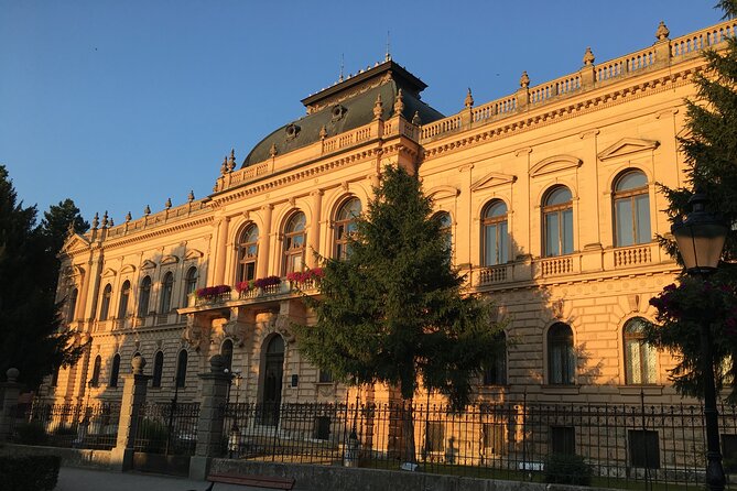Belgrade City Walk, Gathering and Sightseeing - Stop 4 at Hotel Moskva: a coffee break with serious history built in