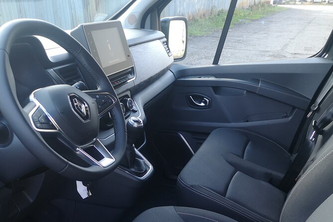 Private Limo Transfer from Beograd Airport to Belgrade downtown - Flight tracking and the name-sign pickup method